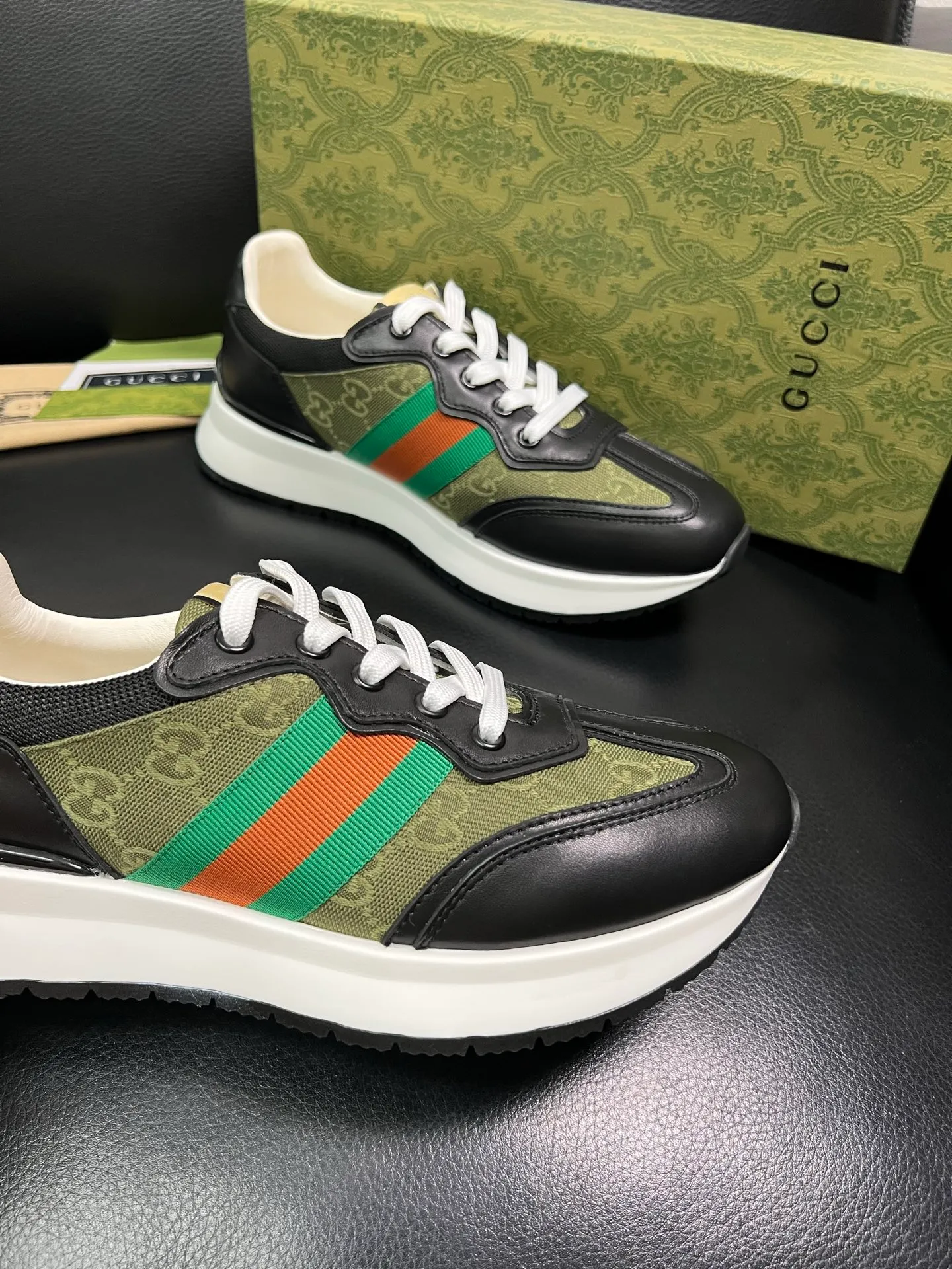 Men's shoes 💰800 Gucci top purchasing Gucci counter new model, original factory configuration of imported cowhide from Italy with printed cloth fabric, imported cowhide lining, breathable and comfortable, sole: original factory special sole is super comfortable, original factory and single goods are high quality, welcome to compare, code number 38-44 (customized 45 46) 85865